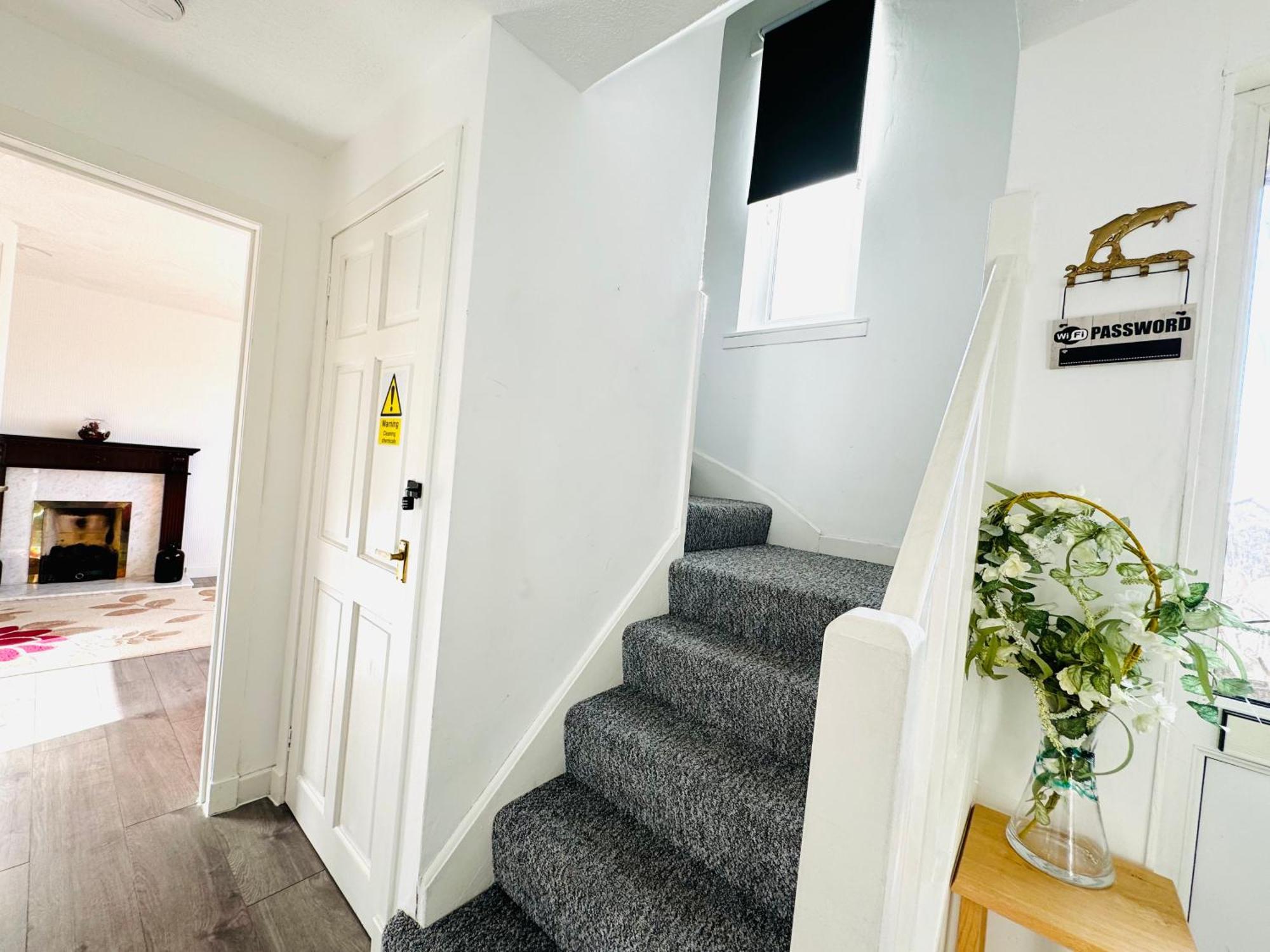 Tillicoultry Jupiter Apartment - Scotland Holiday Let Buitenkant foto